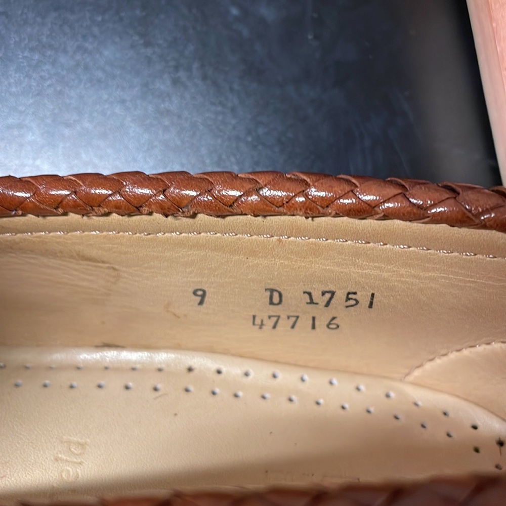Allen Edmonds Maxfield tassel loafers, size 9D color brown. - Picture 9 of 9
